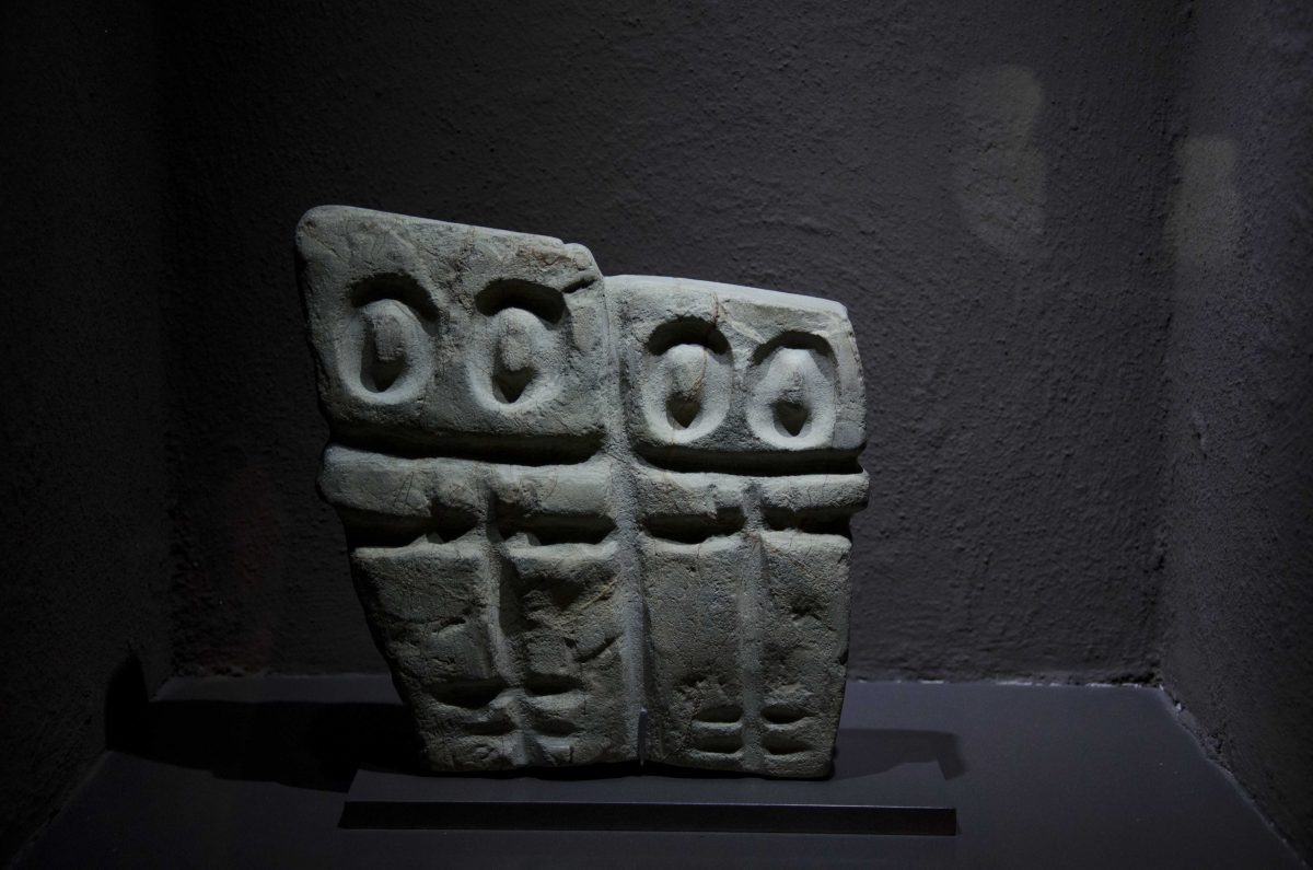 Monolitos de Valdivia (4000-1500 a. C.); Casa Alabado, Quito, Ecuador | ©Ángela Drake