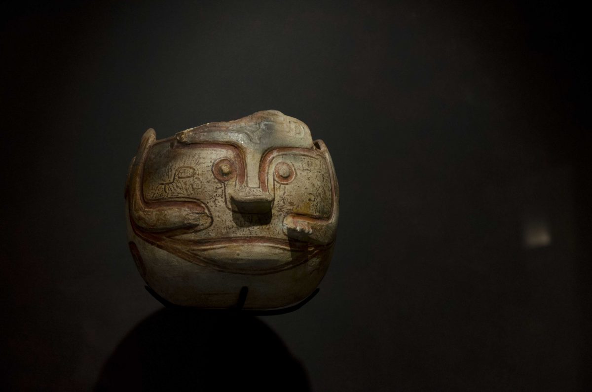 Cerámica en forma de Jaguar; Cultura Napo (1200 – 1600 d.C.); Casa del Alabado, Quito, Ecuador