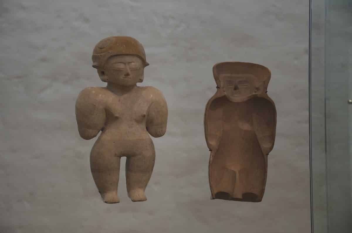 Figura con molde; Cultura Chorrera (950 – 350 a. C.); Casa del Alabado, Quito, Ecuador | ©Ángela Drake