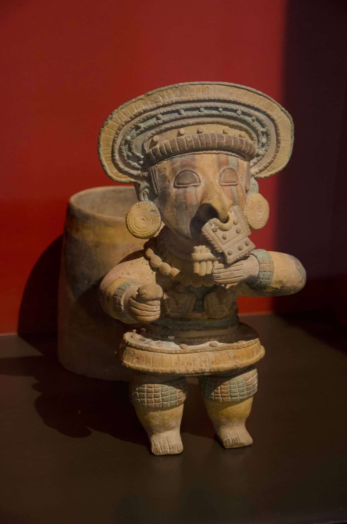 Escultura de la Cultura Jama-Coaque (500 a. C. – 1530 d. C.); Casa del Alabado, Quito, Ecuador | ©Ángela Drake