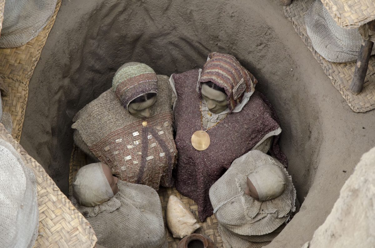 Reconstrucción del entierro de una familia de alto rango; Museo de la Florida, Quito, Ecuador | ©Ángela Drake Reconstrucción del entierro de una familia de alto rango; Museo de la Florida, Quito, Ecuador | ©Ángela Drake