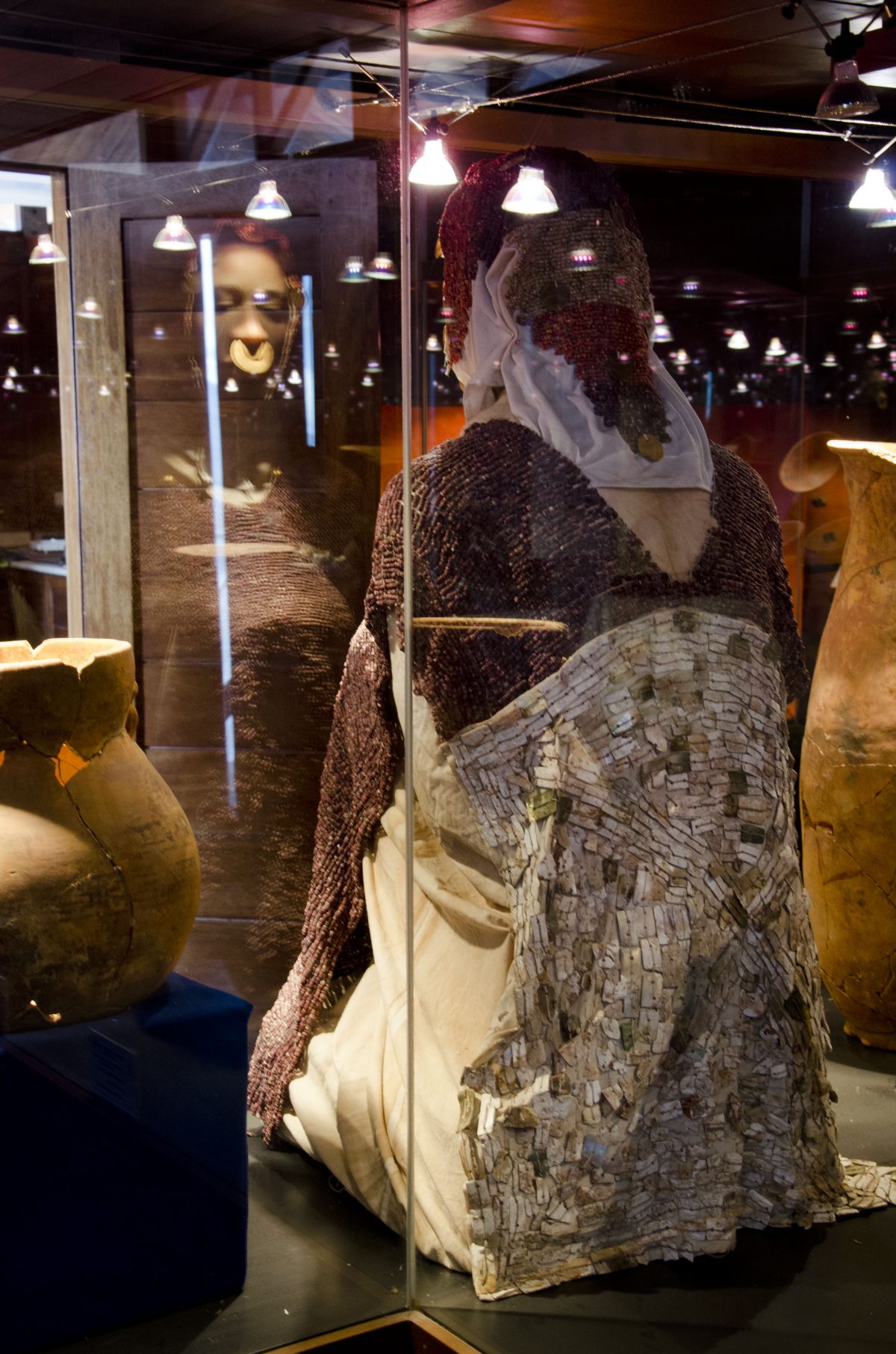Reverso de un poncho de concha con cuentas; museo de La Florida | ©Ángela Drake Reverso de un poncho de concha con cuentas; museo de La Florida | ©Ángela Drake