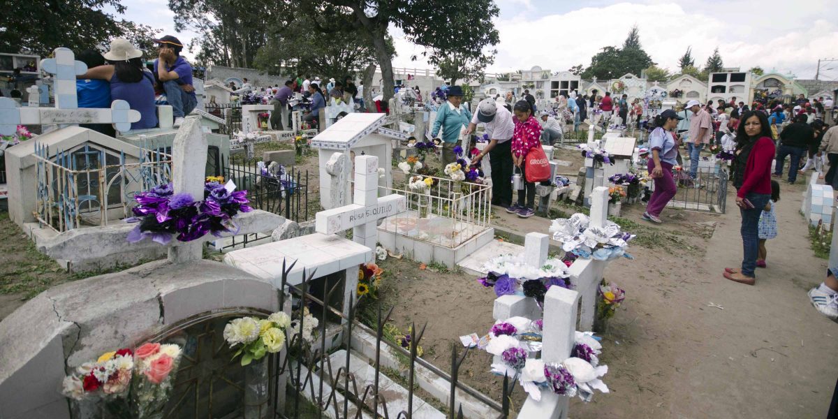 Día de los Difuntos, Cementerio Calderón, Quito, Ecuador | ©Angela Drake Día de los Difuntos, Cementerio Calderón, Quito, Ecuador | ©Angela Drake