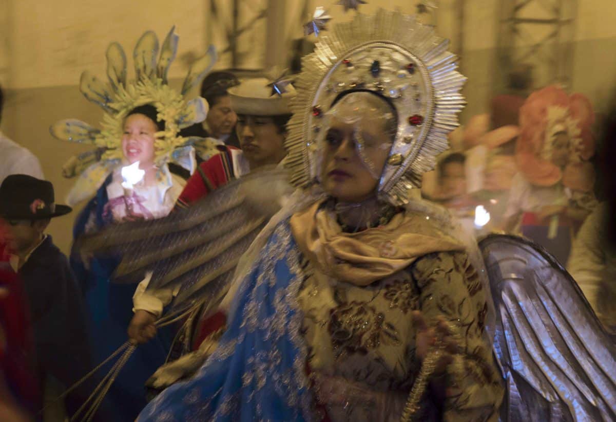 La Virgen de Quito, Procesión de Luz, Jueves Santo, Quito; | 2015 ©Ángela Drake La Virgen de Quito, Procesión de Luz, Jueves Santo, Quito; | 2015 ©Ángela Drake