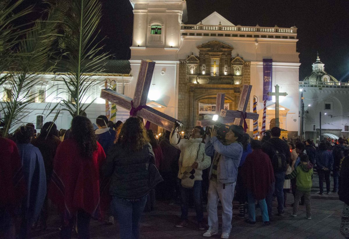 Iglesia Santo Domingo; Procesión de Luz, Jueves Santo, Quito; | 2015 ©Ángela Drake Iglesia Santo Domingo; Procesión de Luz, Jueves Santo, Quito; | 2015 ©Ángela Drake