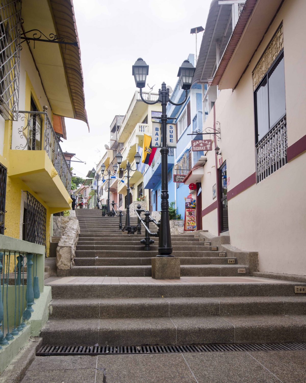 Escalera al faro en el Cerro Santa Ana, Guayaquil, Ecuador