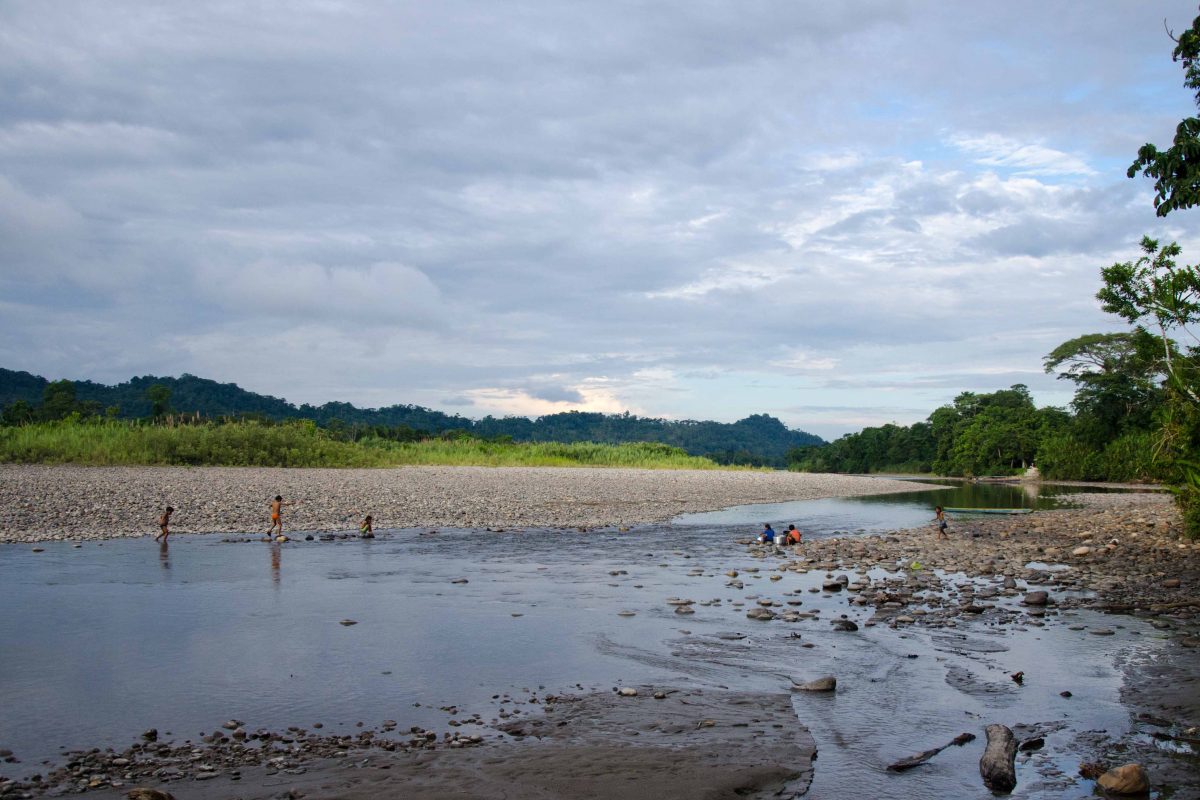 On the banks of the Napo River, Tena, Ecuador | ©Angela Drake /Ecuador Por Mis Ojos