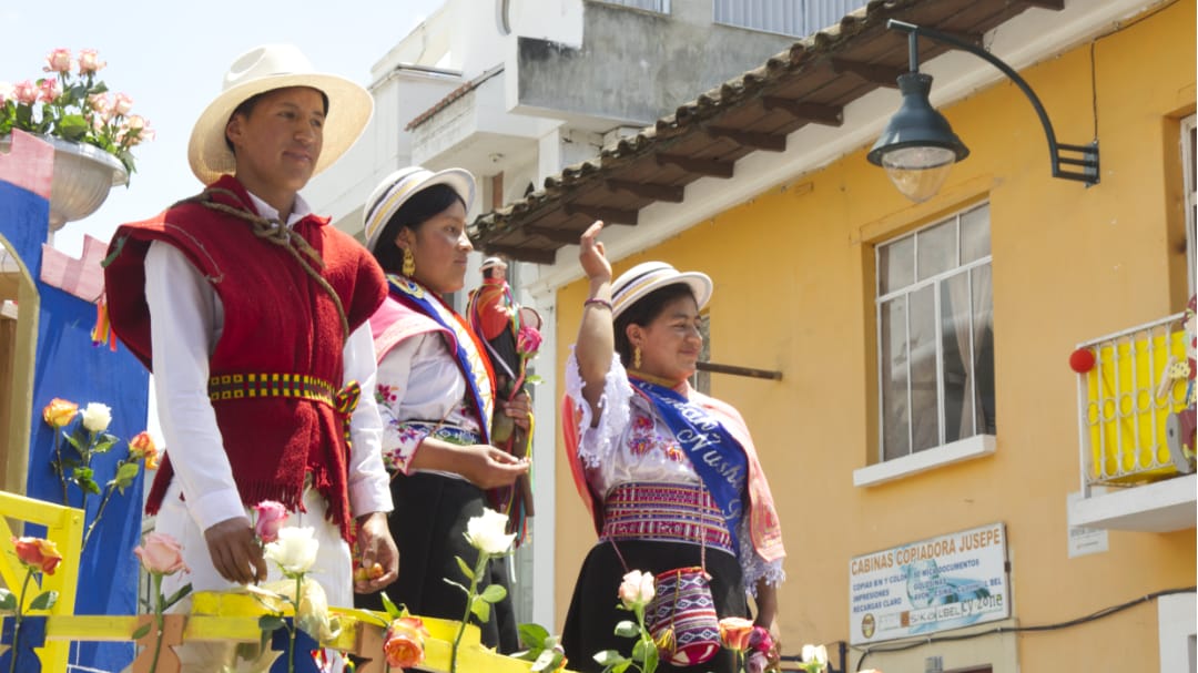 La Corte Real, Carnaval en Guaranda, Ecuador | ©Angela Drake La Corte Real en un Desfile de Carnaval