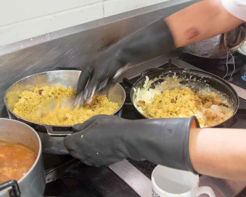 Agregue plátano a los huevos revueltos; receta de tigrillo.