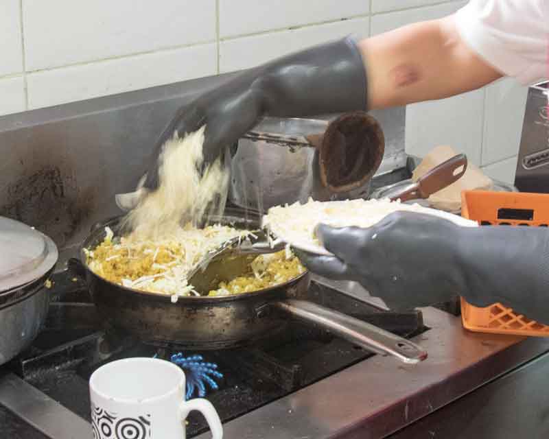 Añadir queso rallado; receta de tigrillo.