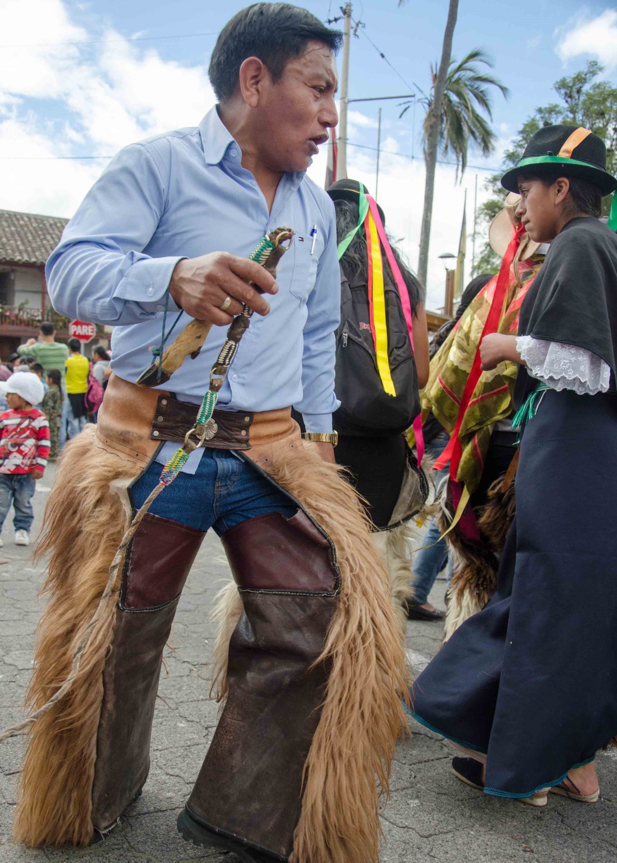 Bailarines, Toma de la Plaza, Día del Niño Escolar, Cotacachi, Ecuador Bailarines, Toma de la Plaza, Día del Niño Escolar, Cotacachi, Ecuador