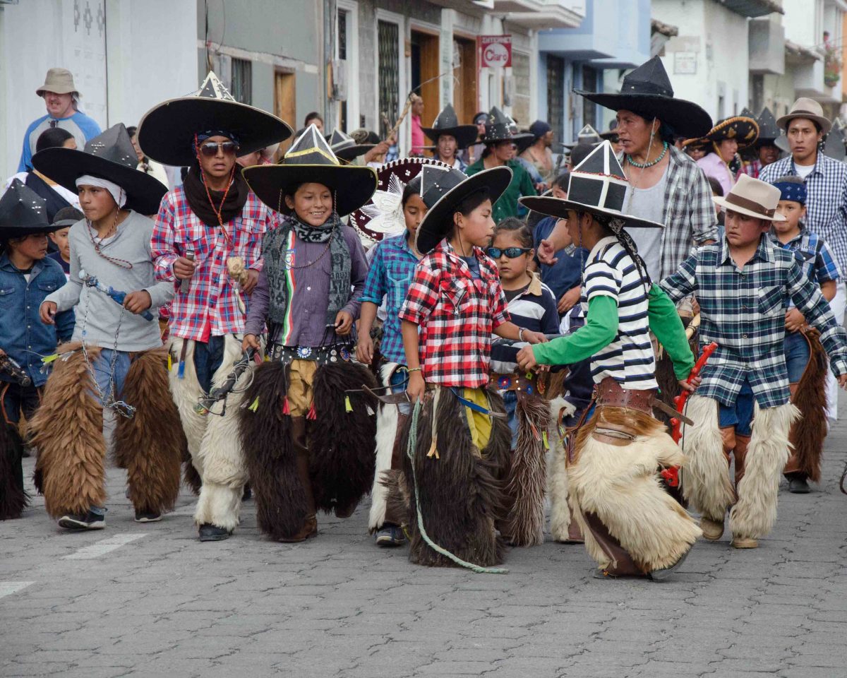 Bailarines, Toma de la Plaza, Día del Niño Escolar, Cotacachi, Ecuador