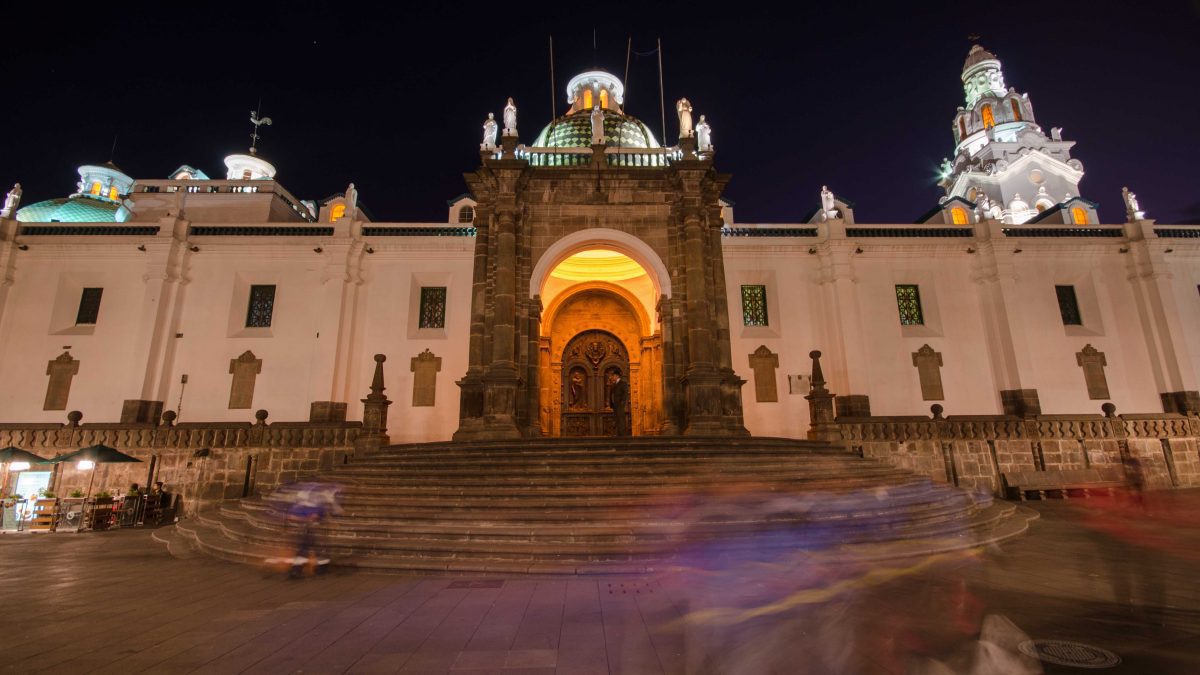 Entrada de la Catedral de la Ciudad, Quito Histórico, Ecuador | © Angela Drake Entrada de la Catedral de la Ciudad, Quito Histórico, Ecuador | © Angela Drake