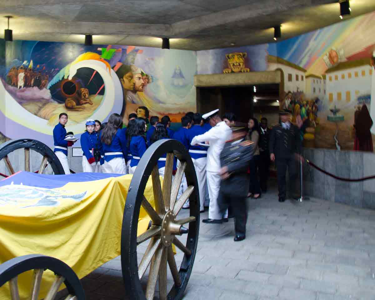 Dentro del Templo de la Patria, Quito, Ecuador | ©Ángela Drake