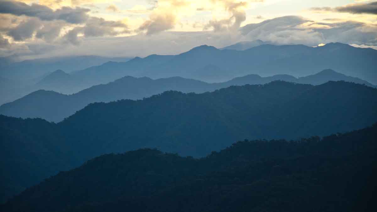 The Andes as seen on the West Slope Valley of Tandayapa. | ©Angela Drake