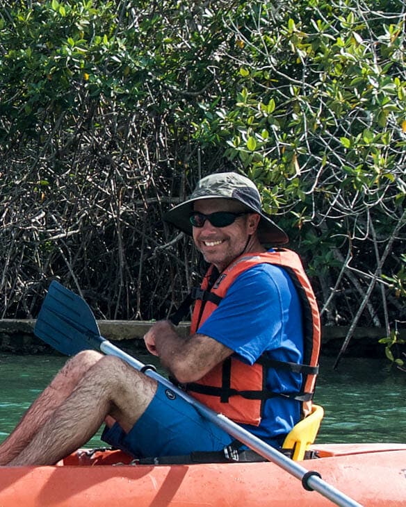 Primera vez en un manglar con tiburones y rayas en lugar de bagres. Primera vez en un manglar con tiburones y rayas en lugar de bagres.