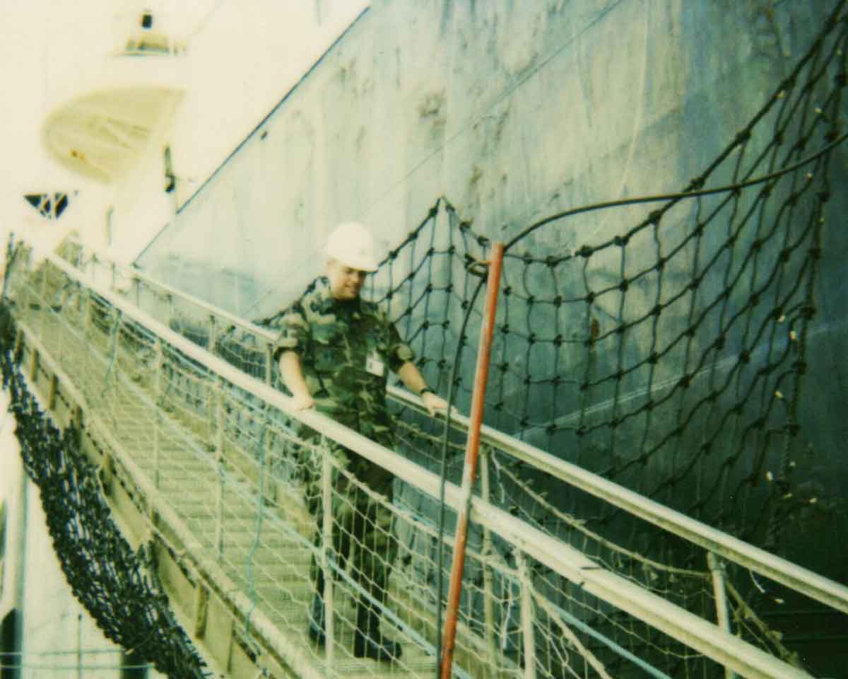 ¿Sabías que la USAF alquila barcos? Scott tampoco lo sabía hasta que fue responsable de ellos. ¿Sabías que la USAF alquila barcos? Scott tampoco lo sabía hasta que fue responsable de ellos.