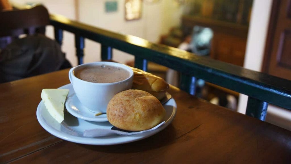 Chocolate caliente con queso, La Puerta Falsa, Bogotá | ©Angela Drake