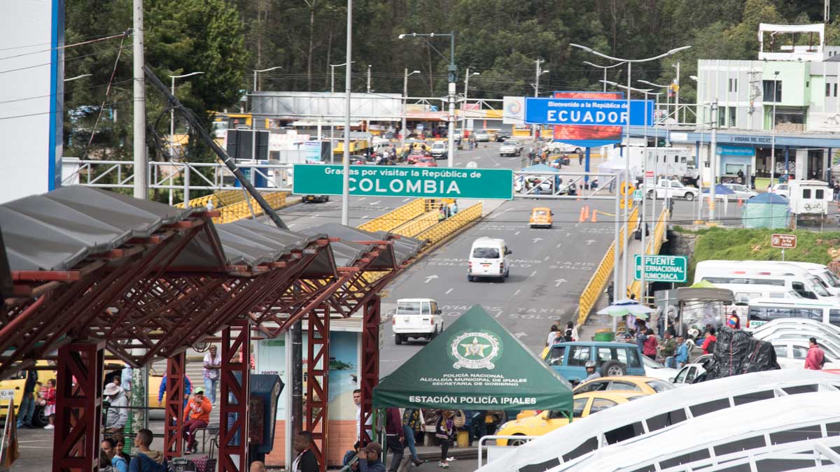 Colombia Ecuador Border Crossing | ©Angela Drake