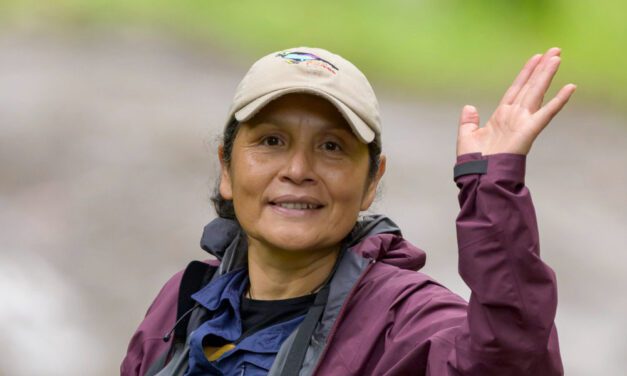 La primera mujer guía de aves de Mindo: Julia Patiño