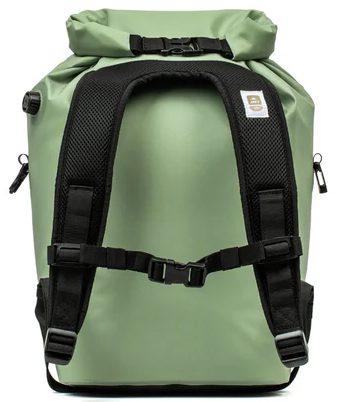 La mochila nevera ICEMULE R-Jaunt de material reciclado de 20 L en color verde salvia, con correas en el reverso