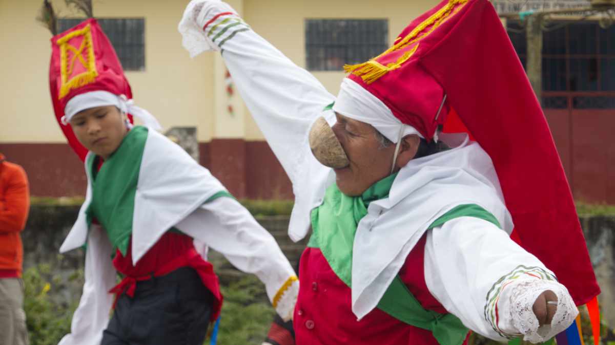 Bailando como el Chuquiaj en Cuemal, Perú